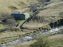 Blackden Barn in der Nähe des Flusses Ashop