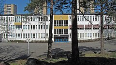 Farsta gymnasium sydvästra fasaden.jpg