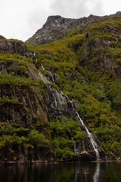 File:Fiordo de Troll, Lofoten, Noruega, 2019-09-05, DD 93.jpg