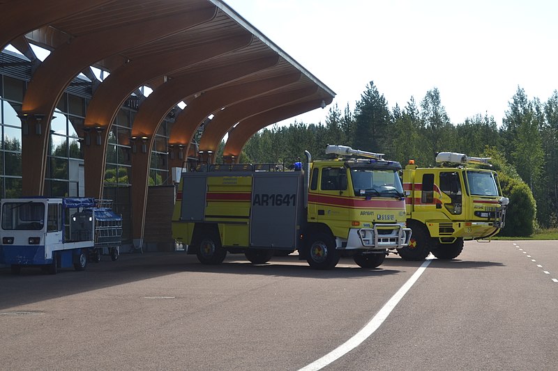 File:Fire engines at EFJY 20120818.jpg