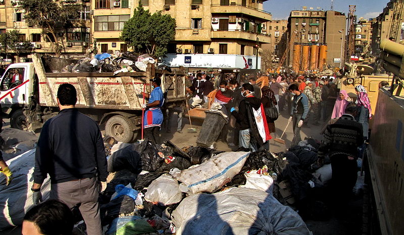 File:Garbage removal in Tahrir.jpg