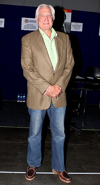 File:George Lazenby, 2014 Supanova Pop Culture Expo.jpg