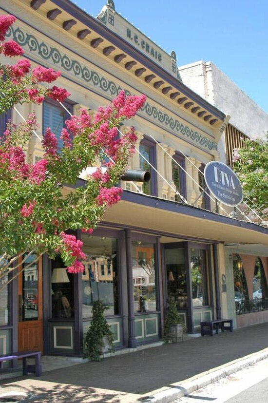 Typical downtown Georgetown buildings on "The Square"