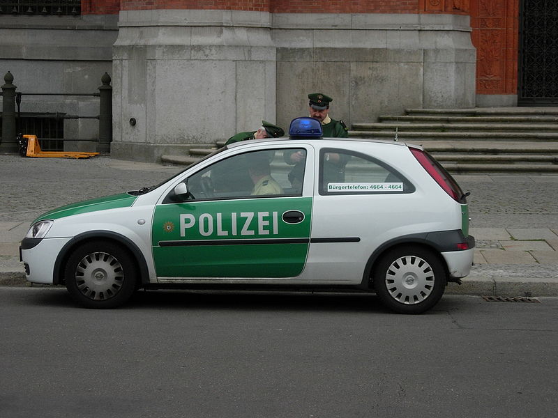 File:German-police-berlin-corsa.jpg