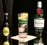 Gin and Tonic từ rượu Gin Tanqueray và nước Tonic Fentimans