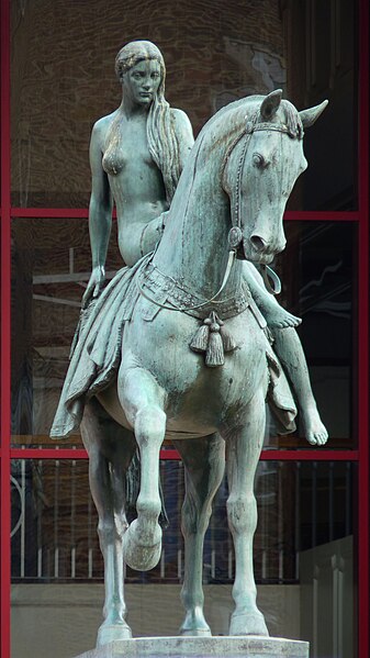 File:Godiva statue Broadgate Oct 2011.jpg