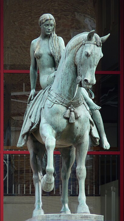 How to get to Lady Godiva Statue with public transport- About the place