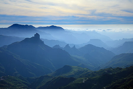 Mist is settling over Caldera de Tejeda, Gran Canaria, Spain. By Tamara Kulikova, CC-BY-SA-3.0-ES.