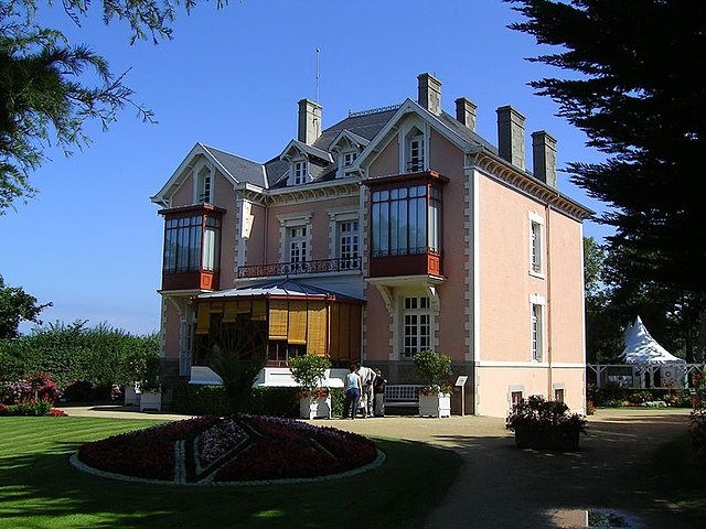 Casa e Museu Christian Dior em Granville, França . fotos, imagens