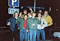 Grenzöffnungsfeier in Boizenburg hinten v li die Winsener Oleg, Roland, Andree Werder und Rüdiger mit vorne stehend drei Boizenburgern am 23.12.1989 zur Feier der Aufhebung Visapflicht DDR (2).jpg