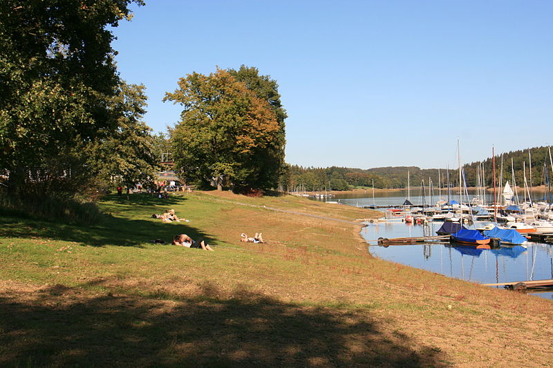 File:Hückeswagen - Käfernberg - Campingplatz1 - Bevertalsperre 02 ies.jpg