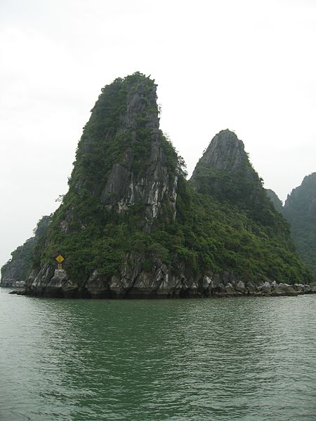 Tập_tin:Halongrock.JPG