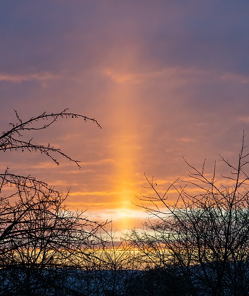 File:Heilbronn - Böckingen - Kreuzgrund - Morgenhimmel mit Sonnenstrahl.jpg