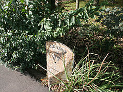 Hop Pole Milepost-Geograph-588841-von-Kate-Jewell.jpg