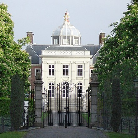 Huis ten Bosch (the King's home)