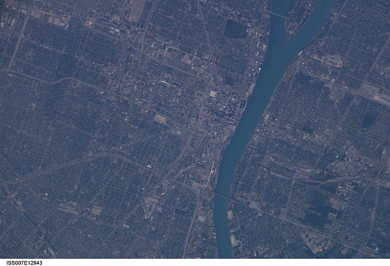 File:ISS007-E-12943 - View of Michigan.jpg