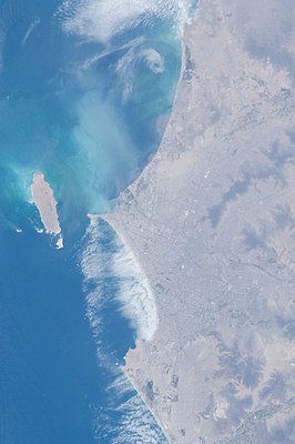 Спутниковый снимок Лимы, столицы Перу, и острова Сан-Лоренсо