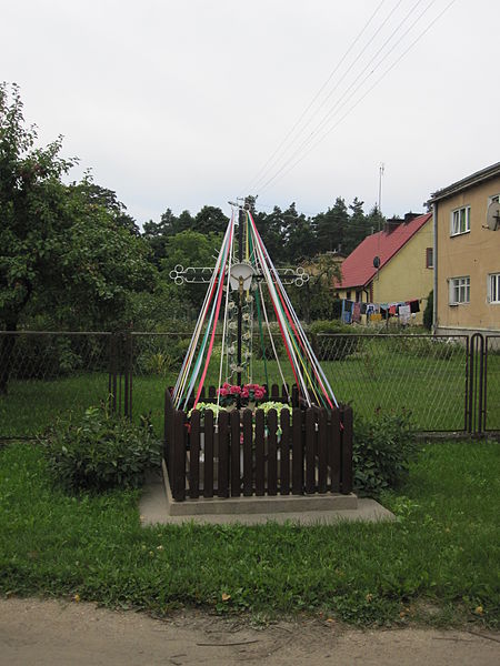 File:Imionek - kapliczka.jpg