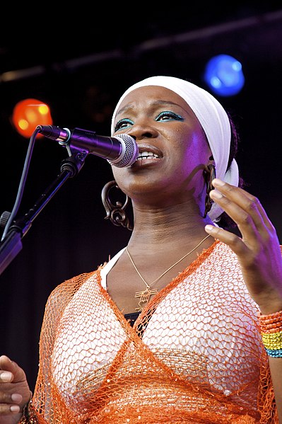 File:India Arie Mile High Music Festival 2009.jpg