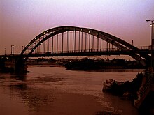 Irã - Khuzistão - Ahvaz - Ponte Branca e Rio Karoon.jpg