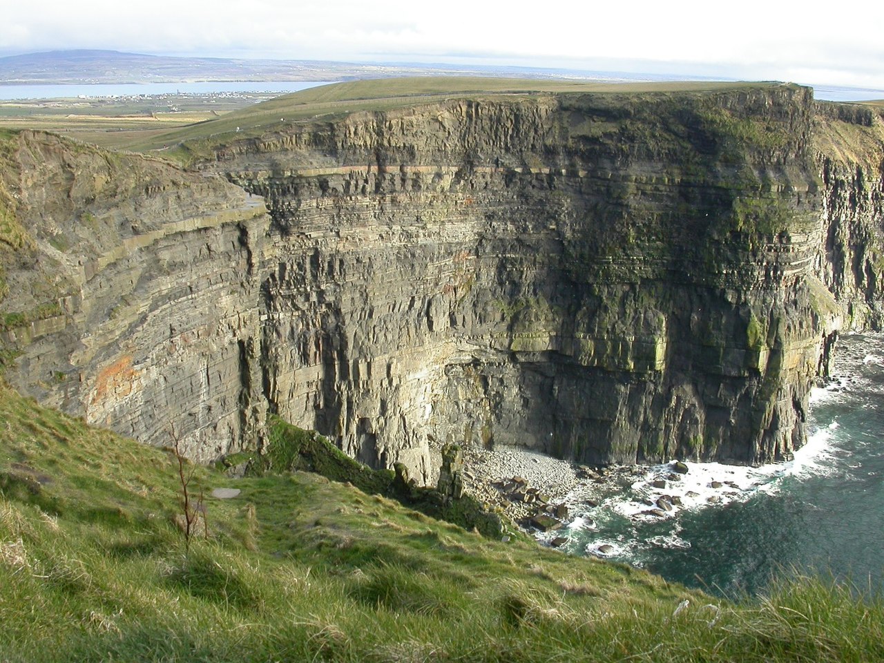 Клиф какого. Ирландия клифы мохер. Cliffs of Moher Ирландия. Клиф береговой обрыв. Клиф это в географии.