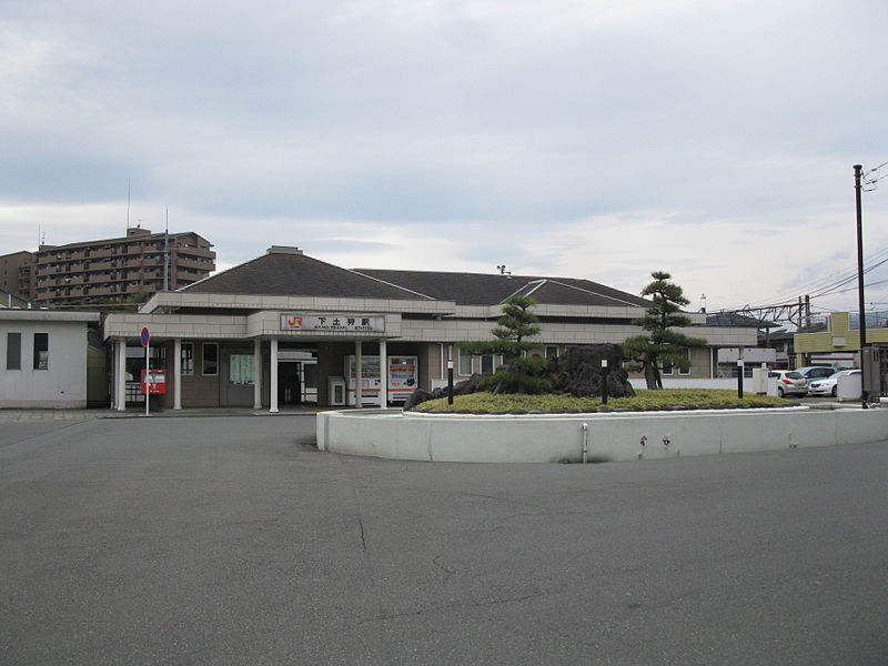 File:JRCentral-Gotemba-line-Shimotogari-station-building-20100331.jpg