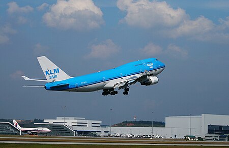 Tập_tin:KLM_Boeing_747-400_PH-BFC_departing_KUL.jpg