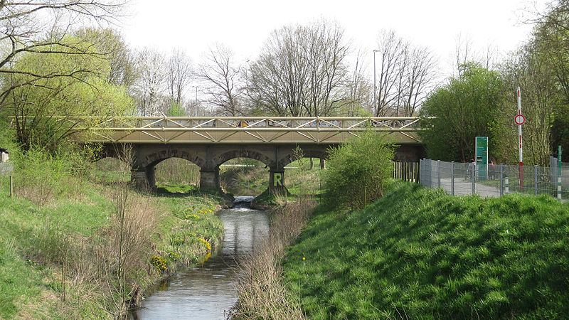 File:Kamen-Seseke Weg-Fünf-Bogen-Brücke.jpg