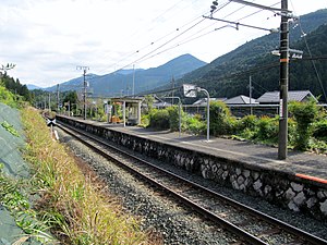 Kamiichiba Station-Platform 1.jpg