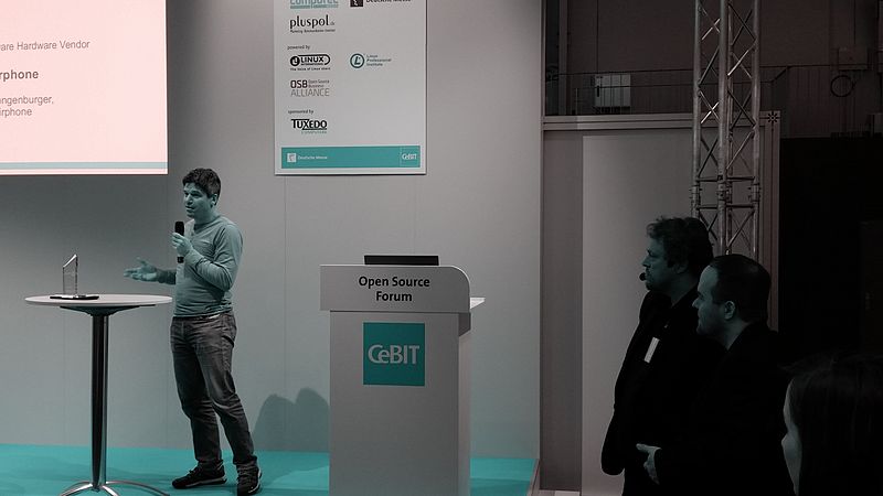 File:Kees Jongenburger from Fairphone at Cebit 2015; file without red.jpg