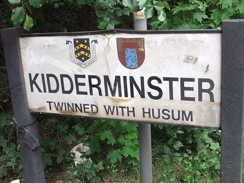 File:Kidderminster sign on the A456 - DSCF0978.JPG