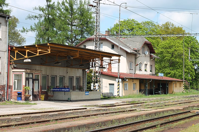File:Kostelec u Jihlavy, nádraží, 2015 (01).jpg