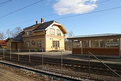 Lørenskog stasjon (2017-04-02).jpg