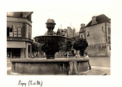 L3742 - Lagny-sur-Marne - Place de la Fontaine.jpg