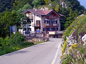 La Bocca di Navene - panoramio.jpg