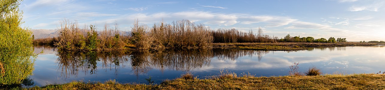 "Lake_Poaka,_New_Zealand.jpg" by User:Podzemnik