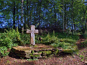 Lomont-sur-Crête, la croix de Saint Ermenfroi.jpg
