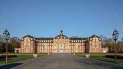 Münster, Fürstbischöfliches Schloss -- 2018 -- 1930-31 (cropped).jpg