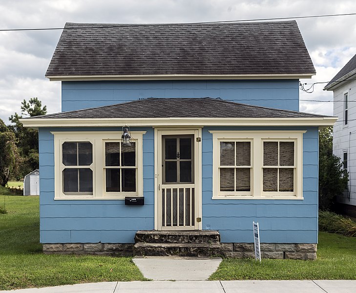 File:Main Street house Chincoteague VA1.jpg