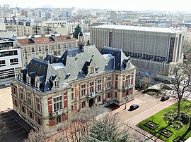 Hôtel de ville et église St Jacques