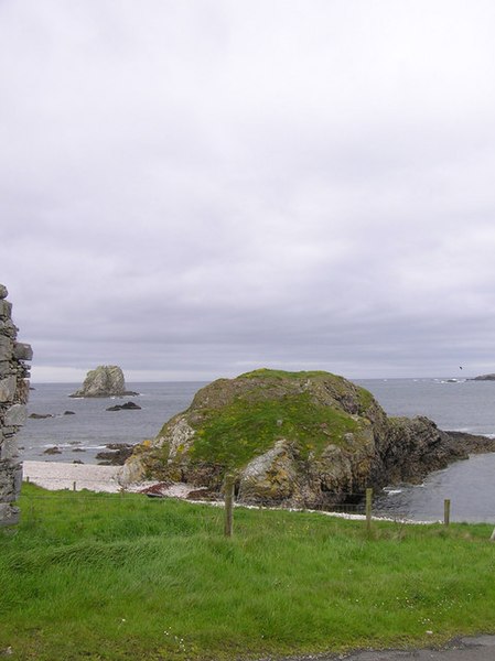 File:Malin Well - geograph.org.uk - 1337118.jpg