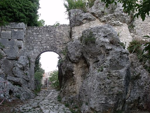 Saturnia, Mura, Porta Romano