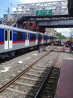 Medha metro rake at Belgharia Station.jpg