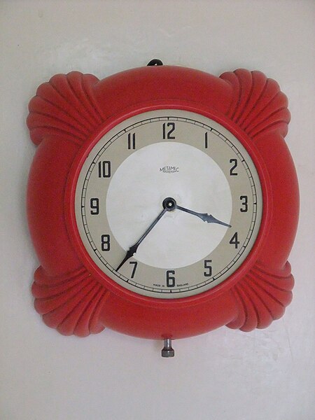 File:Metamec Electric Wall Clock.jpg