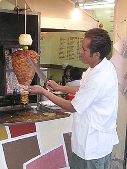 Процесс приготовления такос al pastor