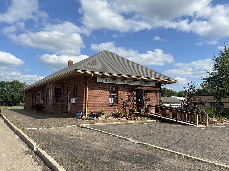 File:Milaca, Minnesota-03-Old Depot.jpg