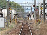 構内（2022年3月、駅南側の踏切から。画像奥が米原方面）