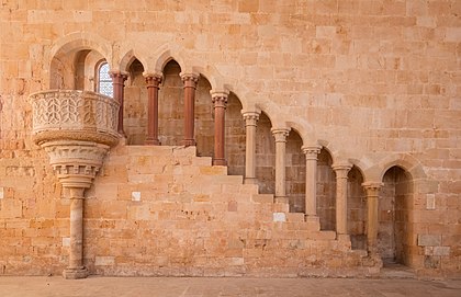 Escada e púlpito do refeitório do mosteiro cisterciense de Santa María de Huerta, província de Sória, Castela e Leão, Espanha. (definição 8 172 × 5 272)