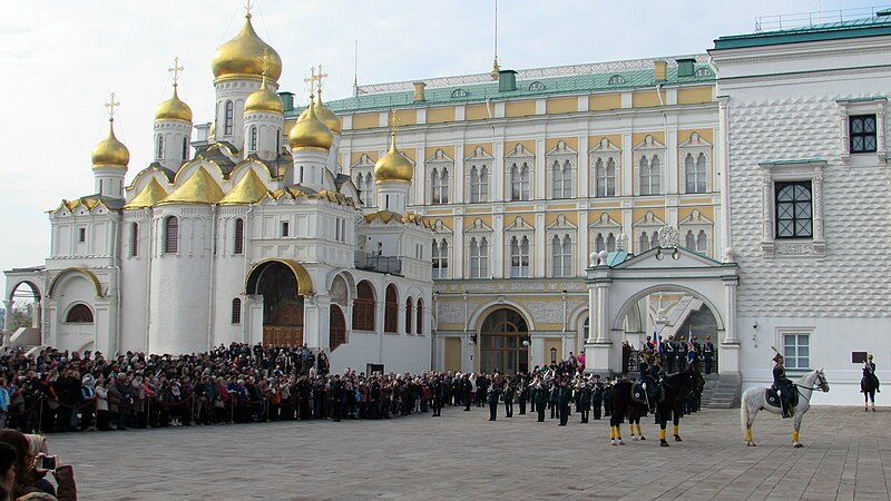 File:MoskauKremlKathedralenplatzParade-1.JPG