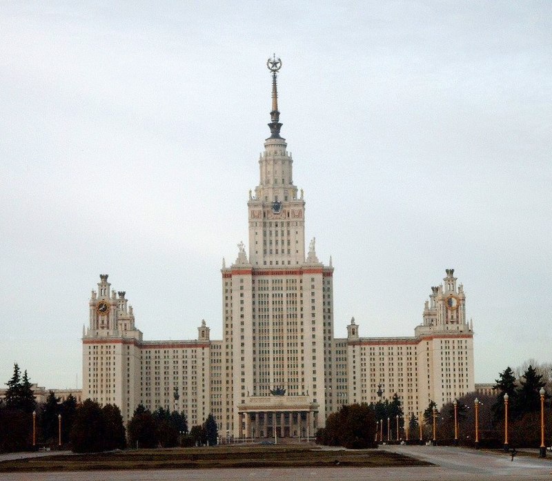 صورة:Moskau Uni.jpg